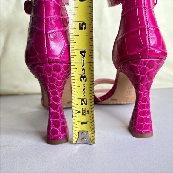 VINCE CAMUTO DEEP PINK MAGENTA FLARED STILETTO HEELS ANKLE STRAPS SIZE 9M - Picture 6 of 10